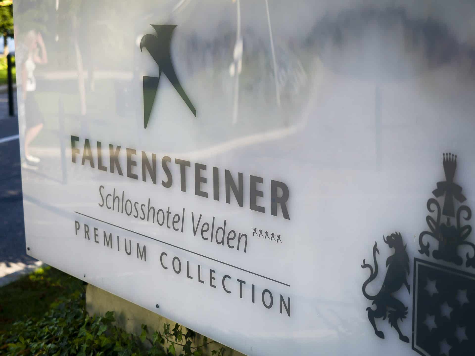 Ein Schild mit der Aufschrift „Frankensteiner Schott Vedder Premium Collection“.
